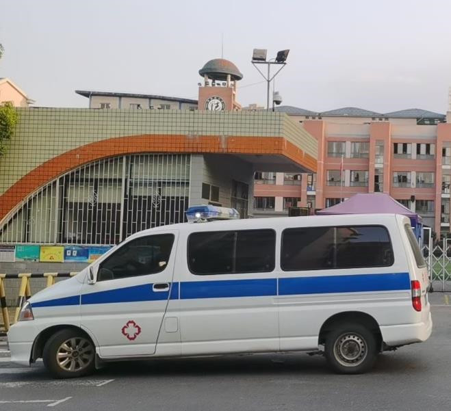 包河救护车出租护送骨折病人一公里多少钱